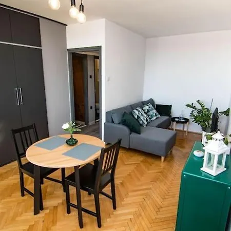 Bright 7th Floor With Balcony & View
